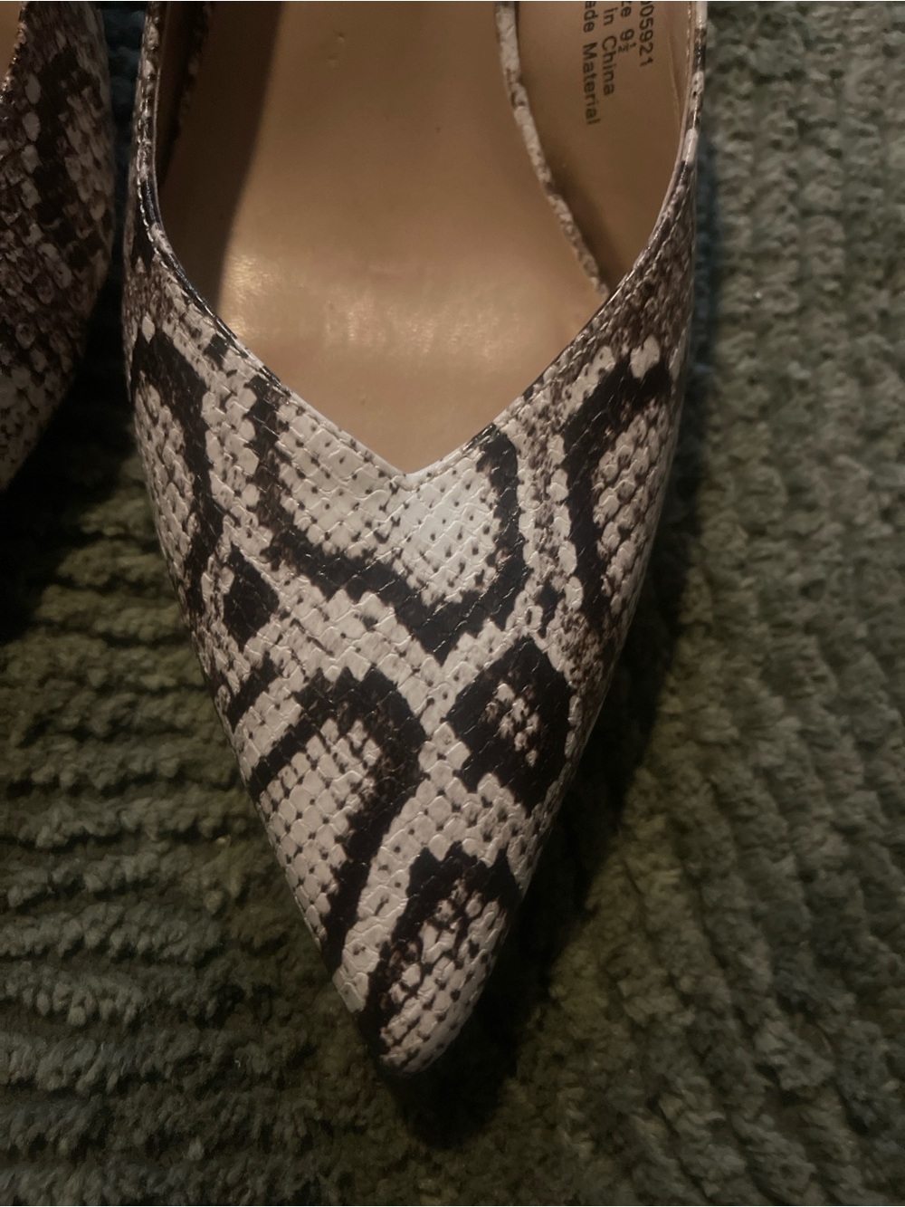 Journee Collection Black & White Snake-Print Slingback Pointed Pumps - Picture 2 of 4